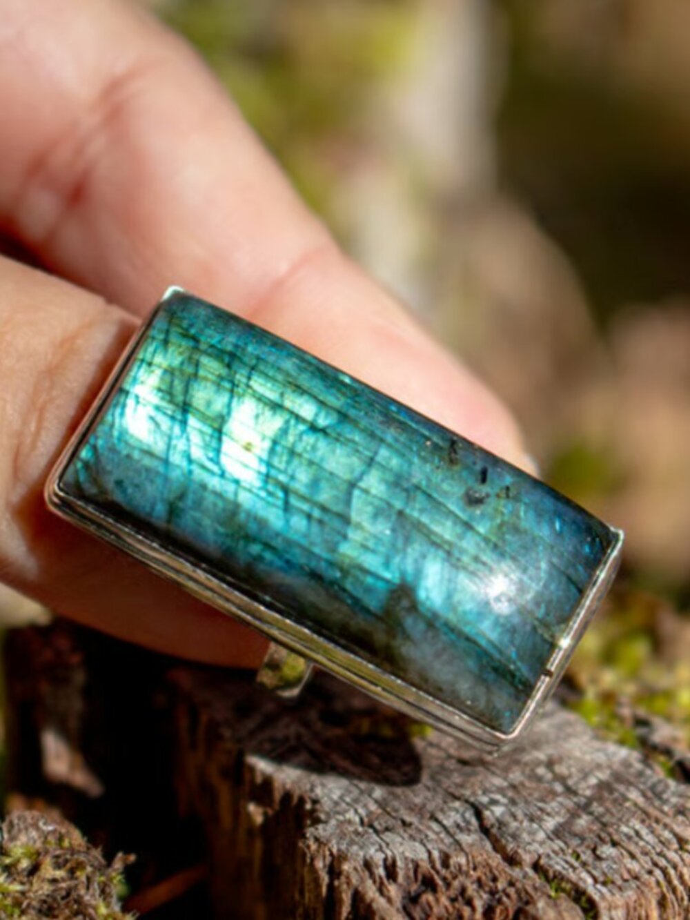 Vibrant Blue-Green Ocean Labradorite Ring